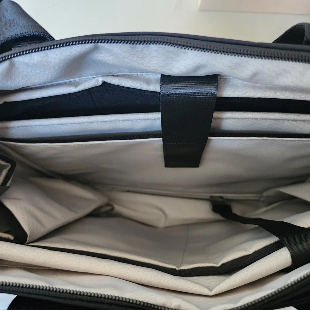 ALPAKA Metro Tote Black Axoflux 210D Recycled 14L Laptop Bag AA010500118 - Picture 10 of 12